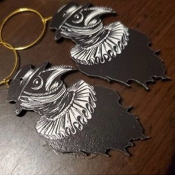 Medico Della Peste~ Plague Doctor Bird Beak Venetian Masquerade Gas Mask Earring - Picture 9 of 13